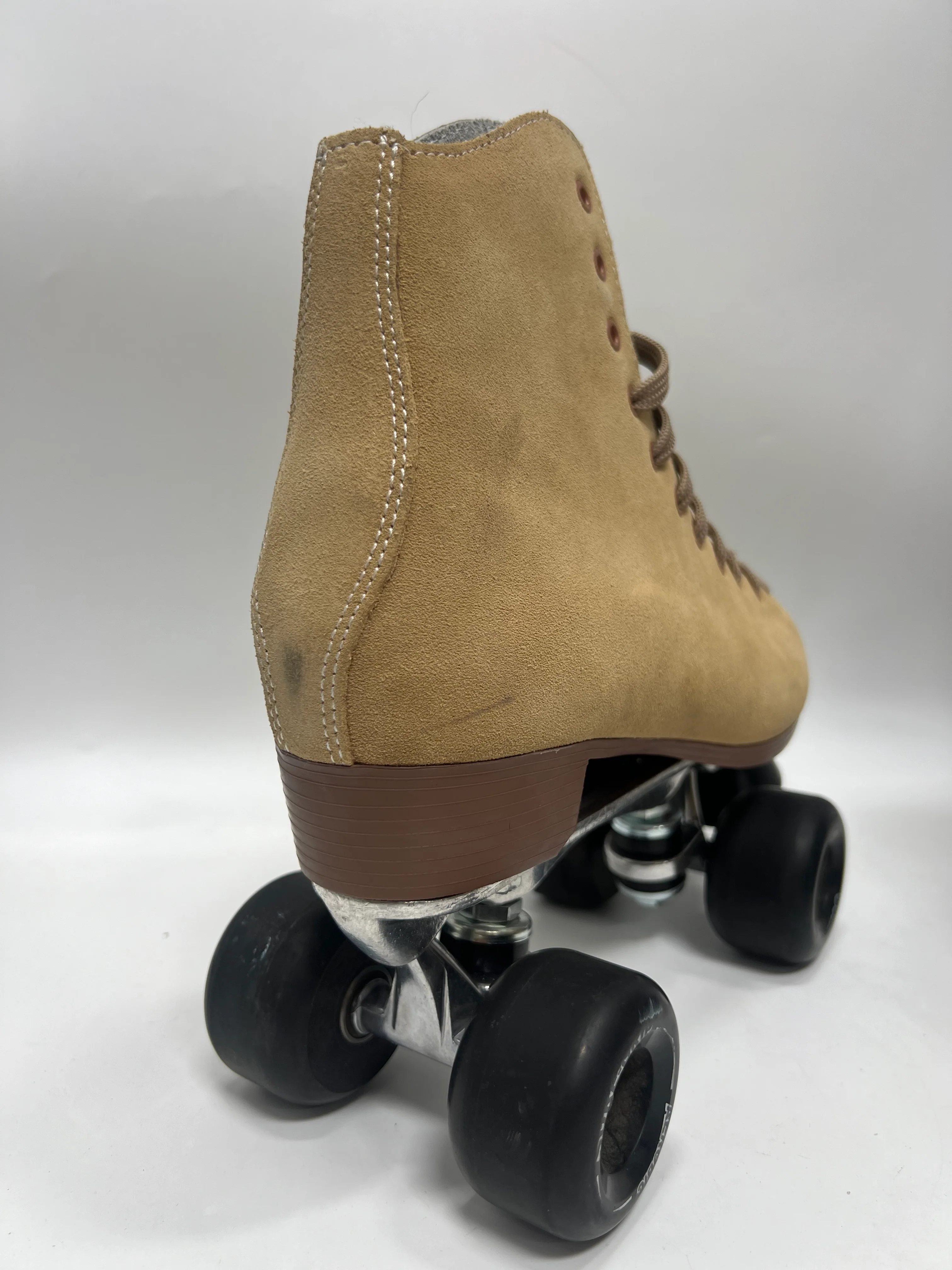 Sure-Grip Tan Suede Boardwalk Skates - Size 8 *BLEM* - Image 2