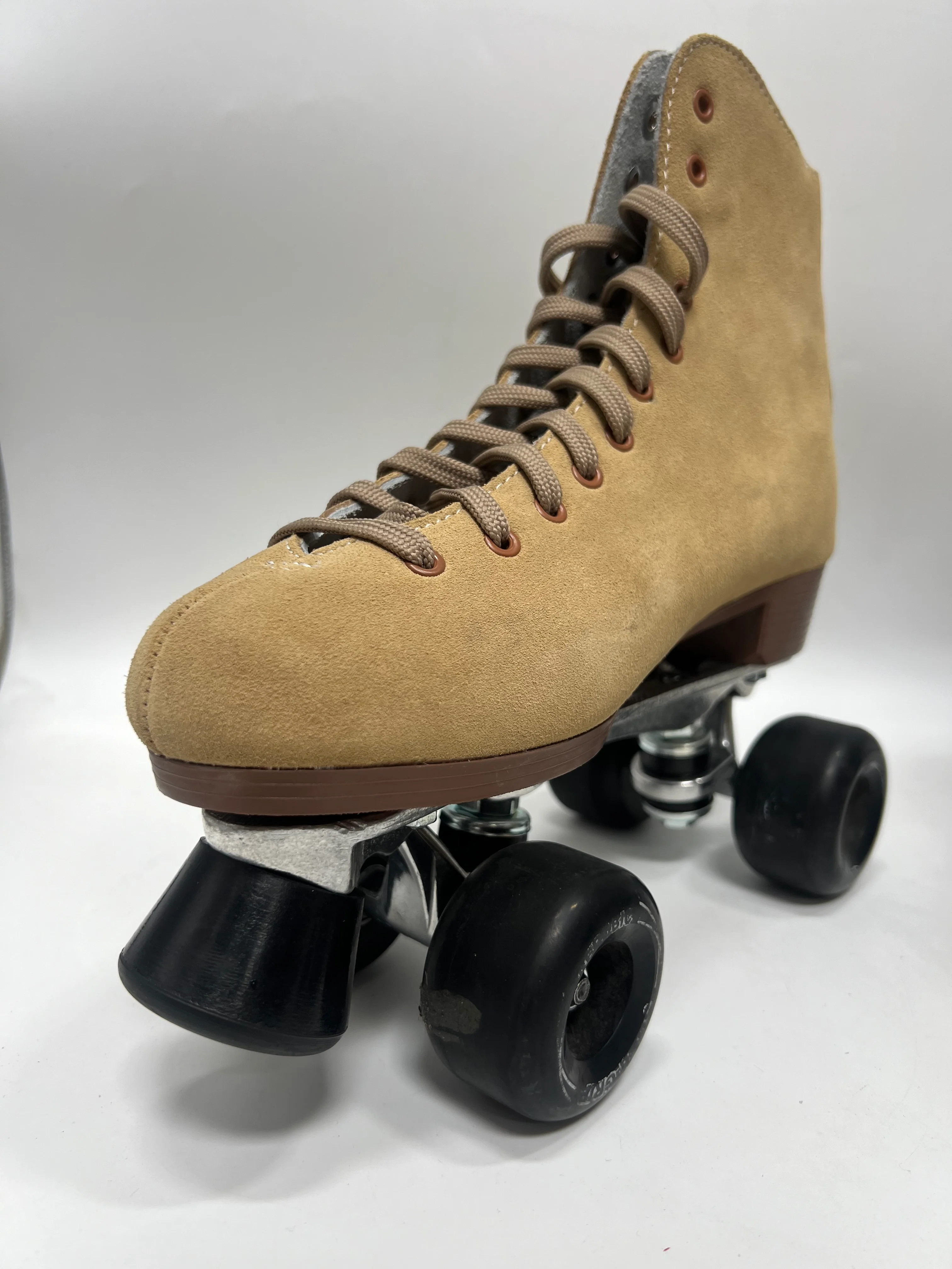 Sure-Grip Tan Suede Boardwalk Skates - Size 8 *BLEM* - Image 3