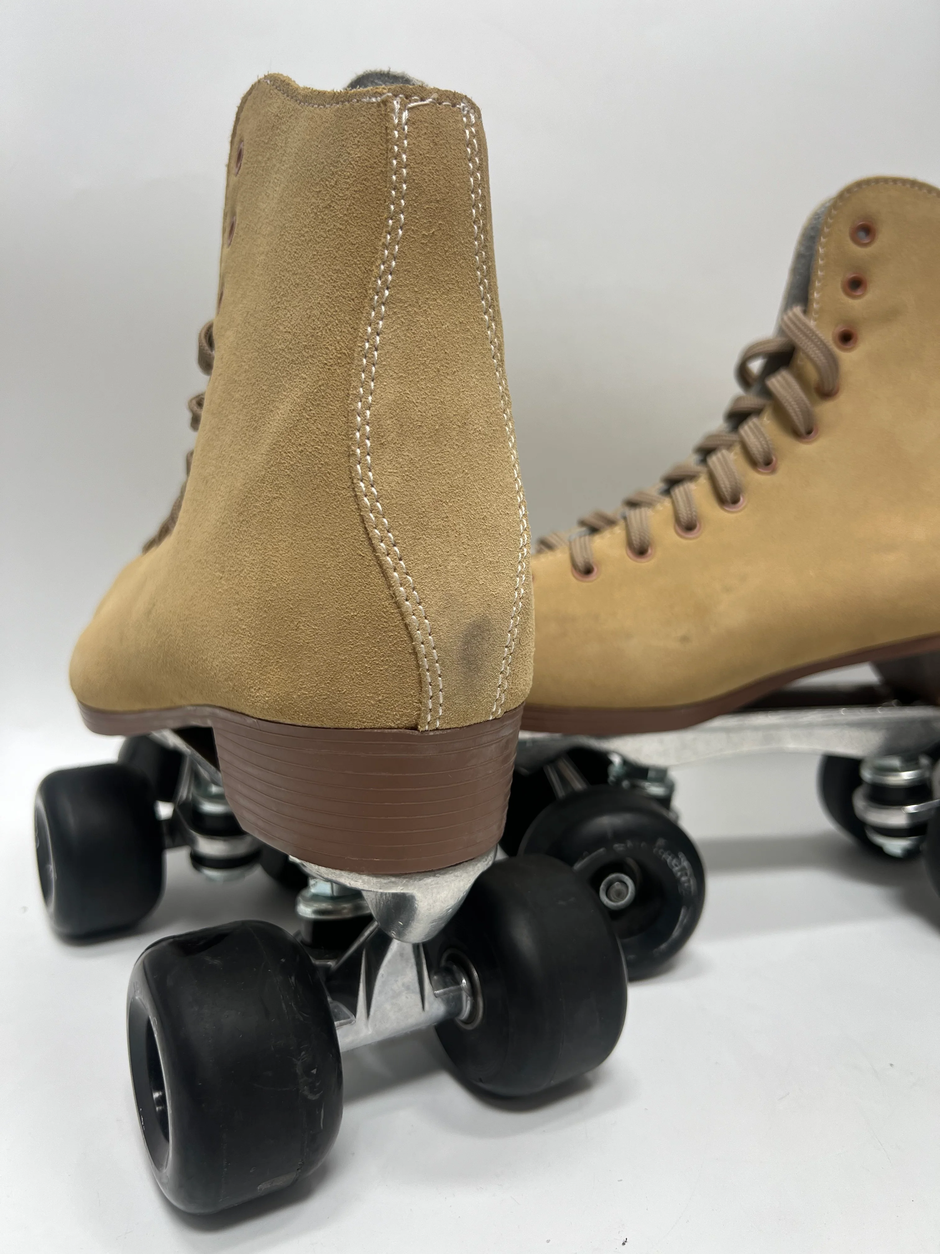 Sure-Grip Tan Suede Boardwalk Skates - Size 8 *BLEM* - Image 4