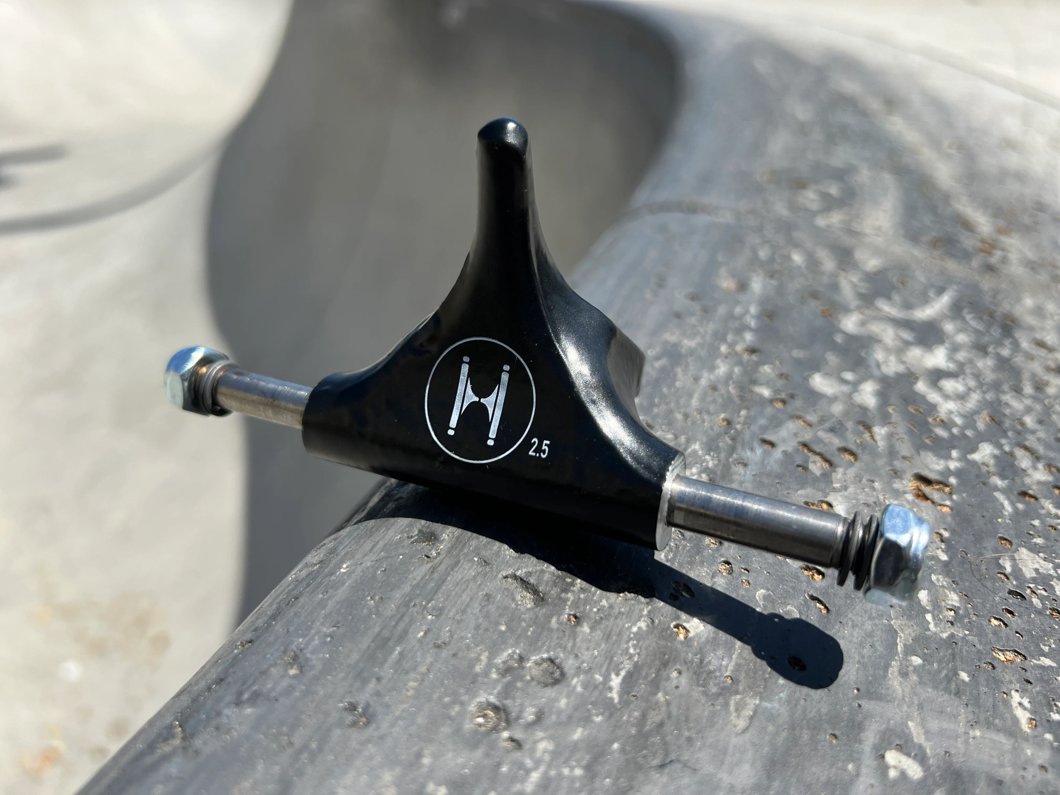 Huck Roller Skate Trucks 2.5" - Image 3